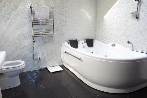 Expert Tips for Bathroom Remodeling in Kansas City Homes